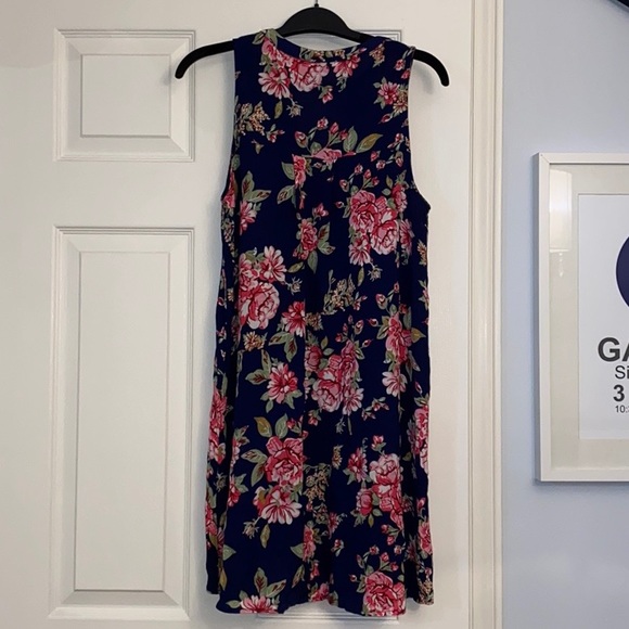 Onetheland Floral Keyhole Dress - Picture 3 of 6